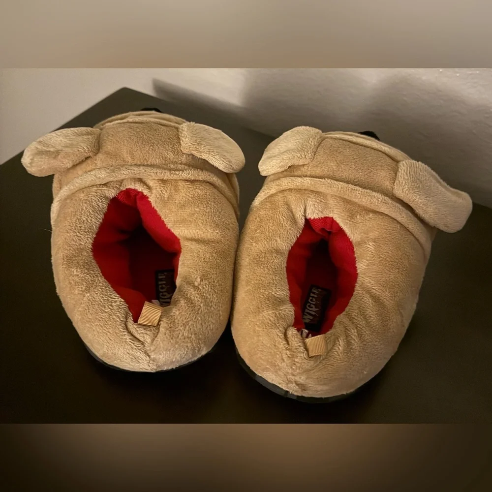 Wiggle Warms Bulldog Slippers | Big Kids XL (11–12) | Unisex Plush House Shoes